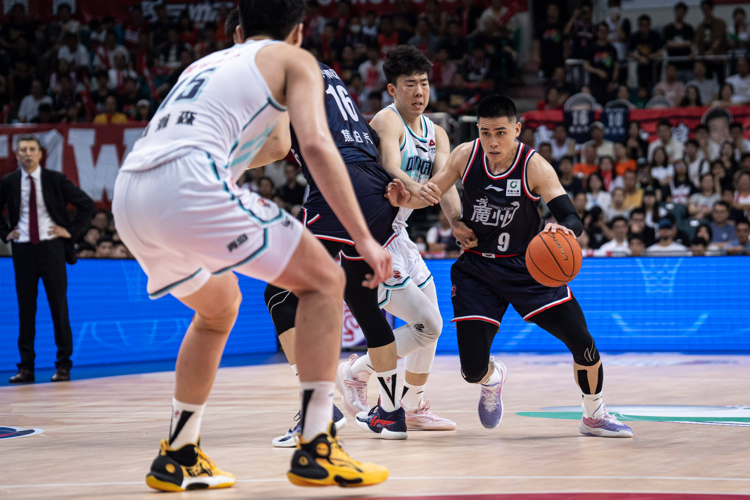 持如何在球 持如何在球